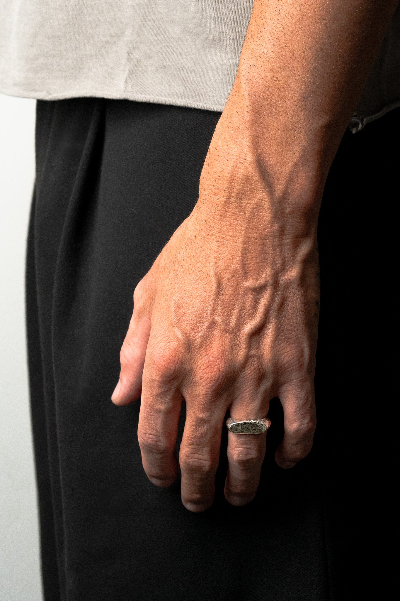 Arche signet ring